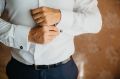 Hoe mannen tassen met overhemden kunnen combineren 