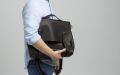 Hoe mannen verschillende herentassen kunnen combineren met hun kleding